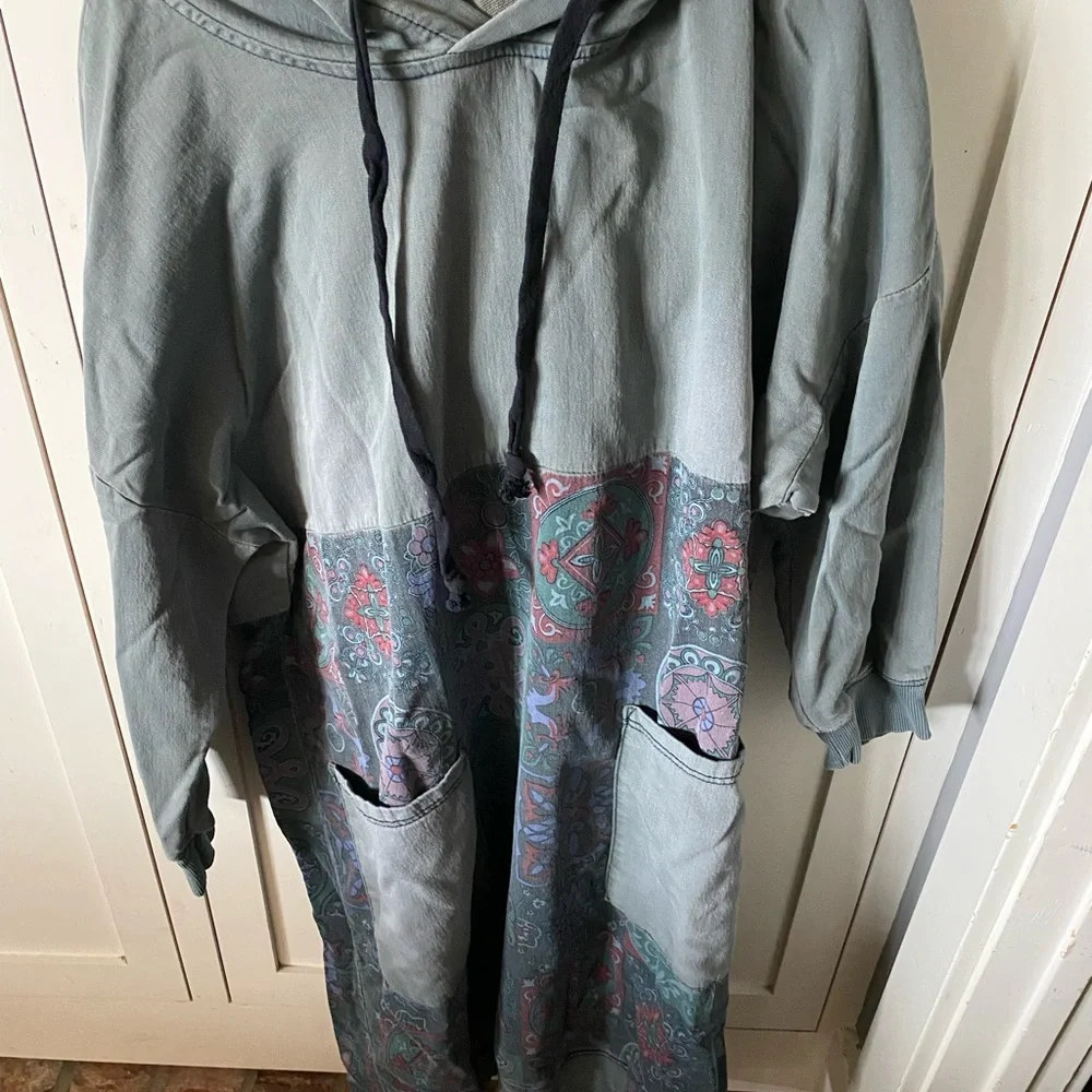 SURF PONCHO/KOREAN SWEATSHIRT DRESS w/ POCKETS & pretty design! Worn once⚡️EUC⚡️ - Picture 9 of 13